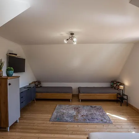 Oszter Udvarhaz Apartment Kekkut