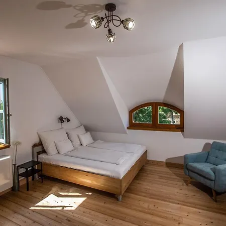 Oszter Udvarhaz Apartment Kekkut
