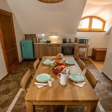 Lejlighed Oszter Udvarhaz Kekkut