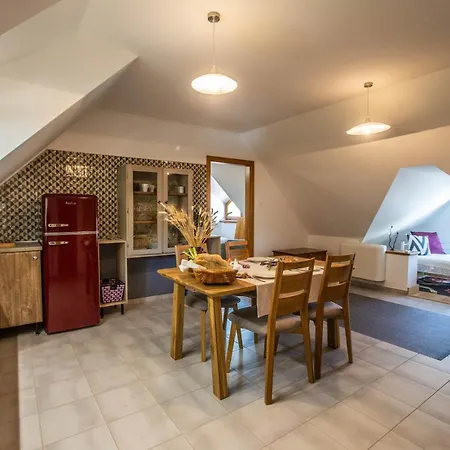 Apartment Oszter Udvarhaz *