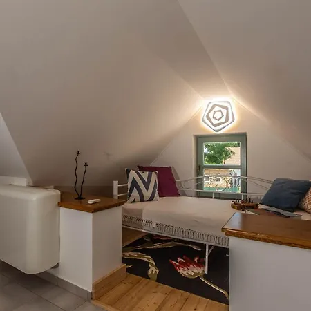 Oszter Udvarhaz Apartment