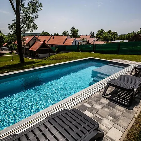 Apartament Oszter Udvarhaz