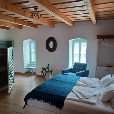 Oszter Udvarhaz Lejlighed Kekkut