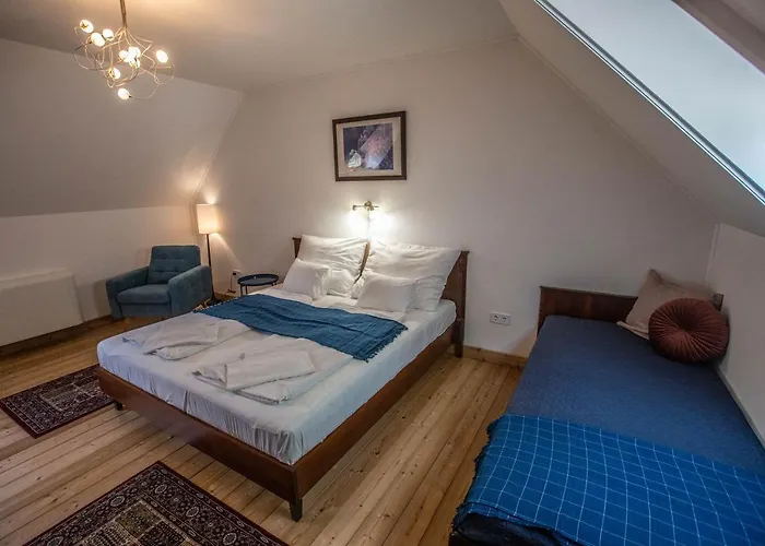 Oszter Udvarhaz * Kekkut